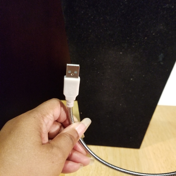 1 USB Light Bulb - Picture 4 of 5